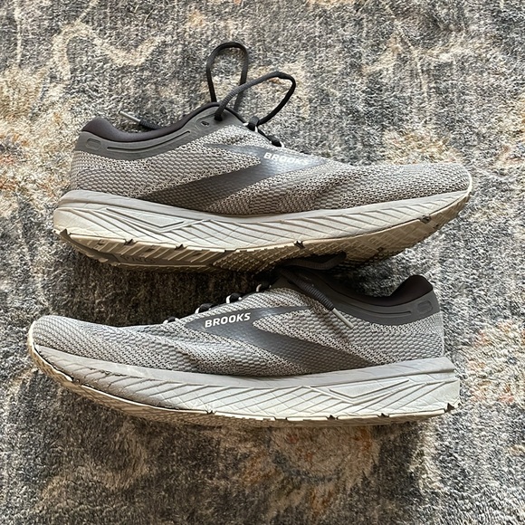 Men’s gray Brooks Revel 7. Worn 2 times. Size 14 great condition - Picture 6 of 8